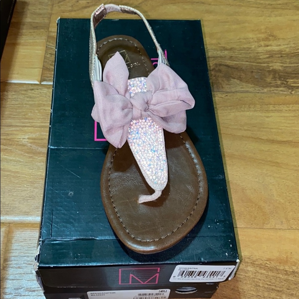 Bow sandals